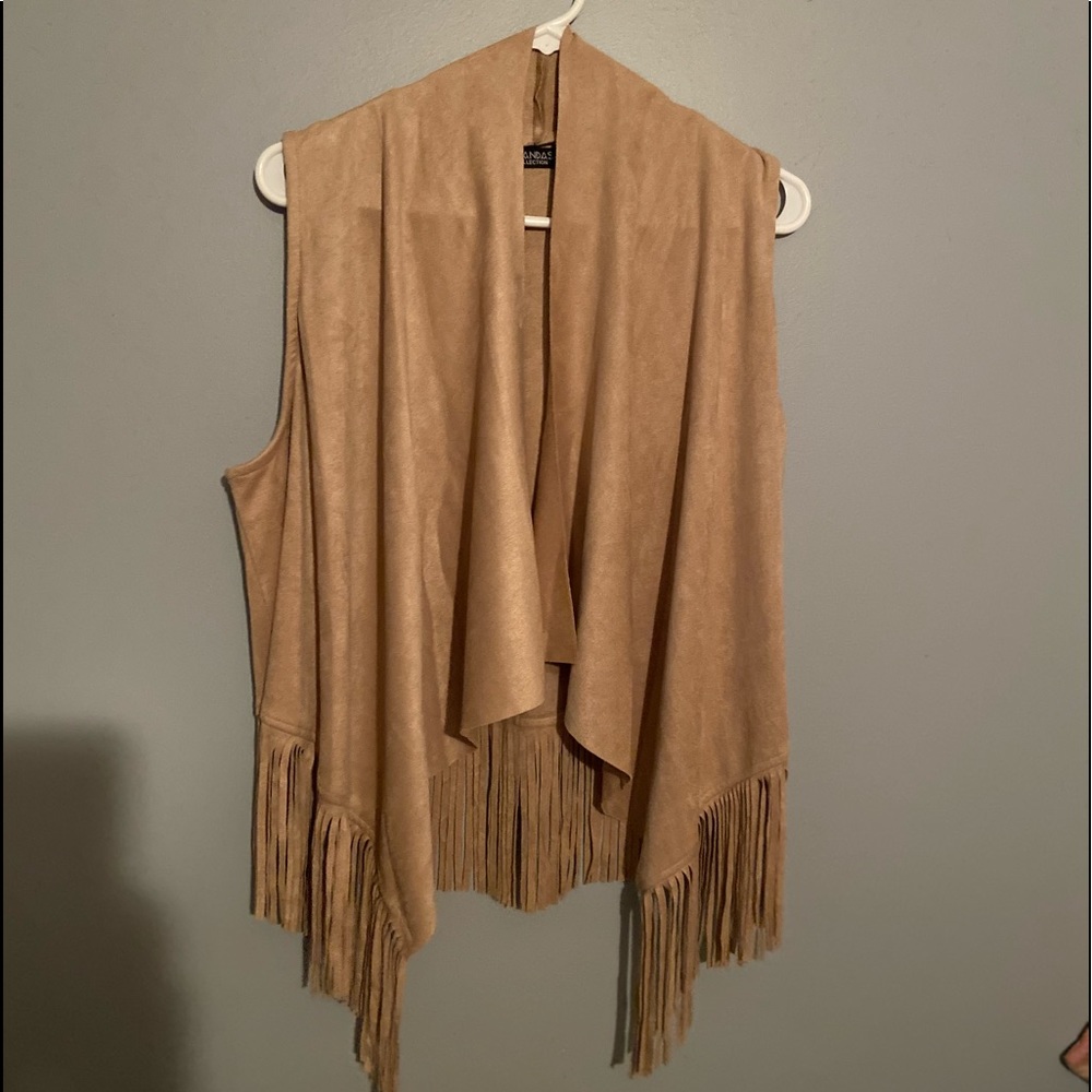 Open front tan/brown suede open front vest with tassel/fringe bottom.